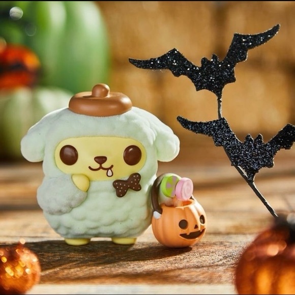 Funko Pop! Sanrio Pompompurin Halloween Flocked BoxLunch Exclusive - Picture 3 of 3
